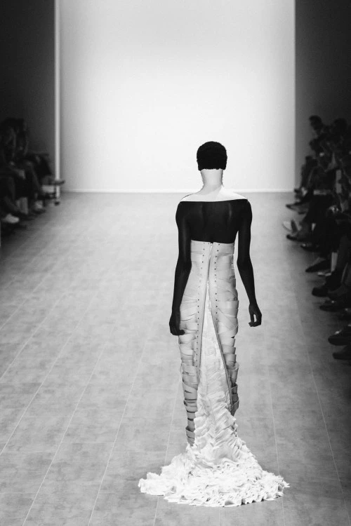 Robertlohse.de-MARINA HÖRMANNSEDER